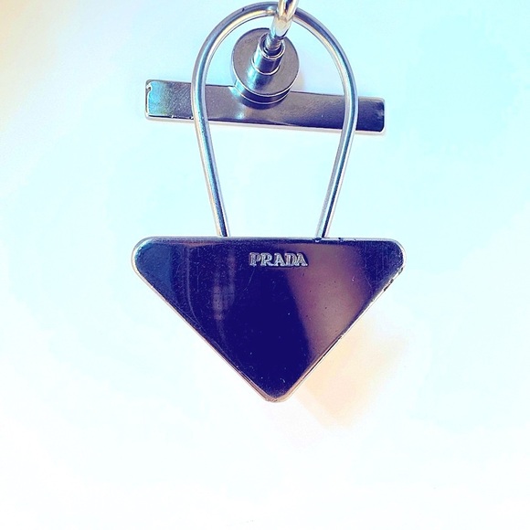 Prada Clip Keychain Triangle M718 Made in Italy Silver Metal Logo Runway Edition - Picture 2 of 12